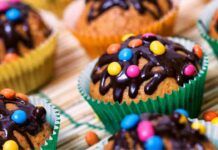 Muffin con smarties i bambini saranno più che felici, coinvolgili nella preparazione