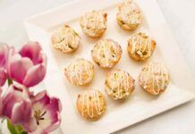 Muffin gocce di cioccolato e pere, il goloso tortino originale perfetto per fare merenda Muffin gocce di cioccolato e pere 11072023 ricettasprint