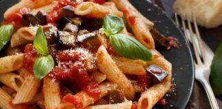 Pasta con le melanzane la ricetta veloce, non friggi nulla e la prepari in soli 10 minuti!