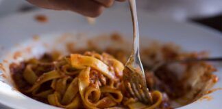 Mangia un piatto di pasta e muore per questo motivo