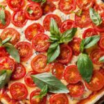 Pizza al grano saraceno ai tre pomodorini, croccante e leggera: sarà un successone!