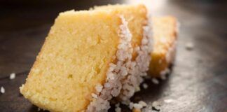 Plumcake con granella di zucchero il dolce della nonna che spacca a colazione, irresistibile tentazione