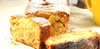 Con 2 mele e un vasetto di yogurt realizzi un plumcake morbidissimo da fare subito