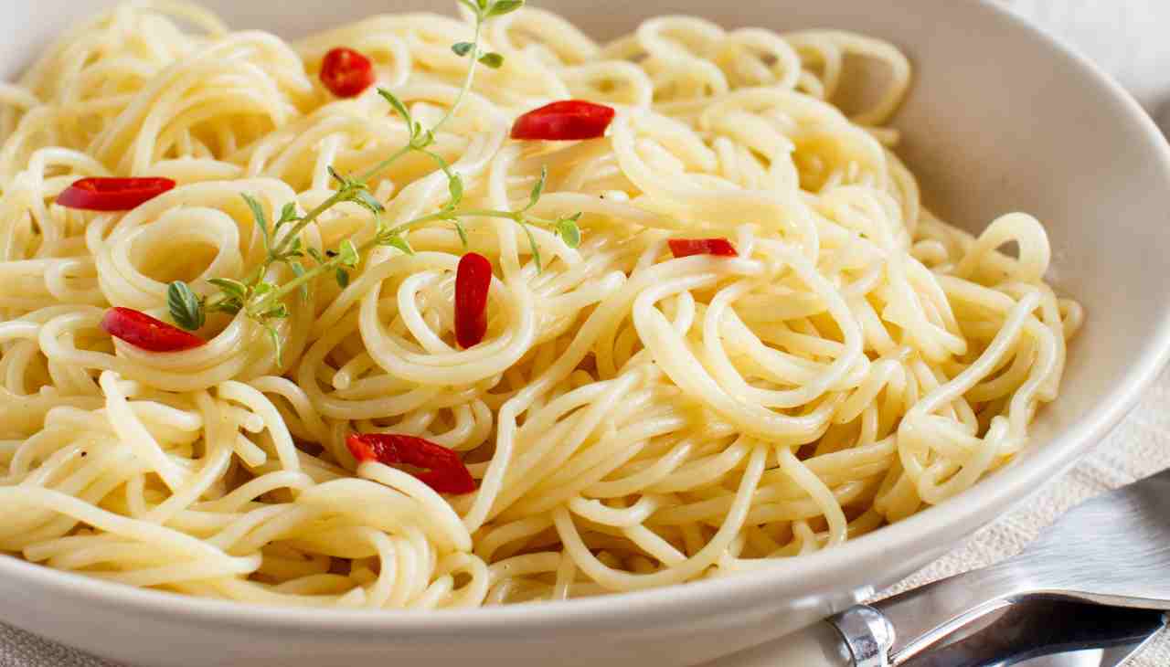 Spaghetti aglio olio e peperoncino: così buoni non li hai mai mangiati!