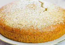 Con zucchine, zucchero e farina, fai un dolce sofficissimo e buonissimo Con zucchine, zucchero e farina, fai un dolce sofficissimo e buonissimo