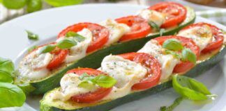 Prendi 3 zucchine qualche pomodorino e prepari delle barchette leggerissime solo 150 kcal