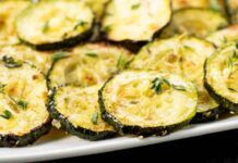 Zucchine alla scapece non fritte: metti tutto in forno, contengono pochissime calorie Zucchine alla scapece non fritte: metti tutto in forno, contengono pochissime calorie
