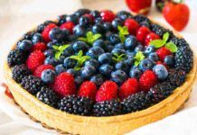 Crostata estiva, il dolce della domenica questa volta lo facciamo con tanti frutti di bosco
