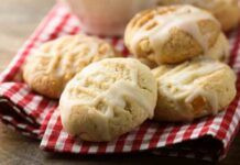 Biscotti al limone senza lievito, profumatissimi e golosi, si sfanno in bocca Biscotti al limone senza lievito, profumatissimi e golosi, si sfanno in bocca