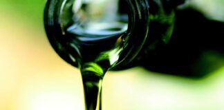 Come pulire le bottiglie di olio in modo perfetto