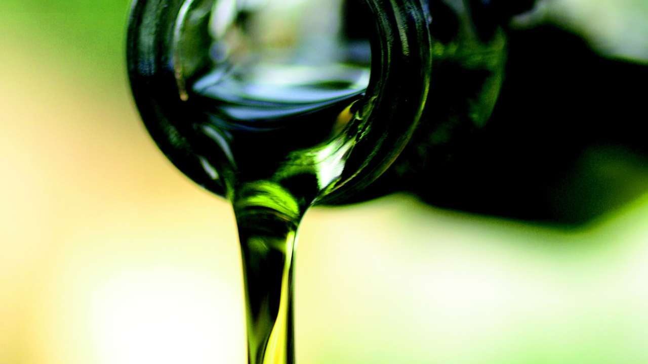 Come pulire le bottiglie di olio, il metodo rapido e sicuro