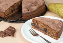 Cacao, gocce di cioccolato e pere danno vita ad un dessert speciale, perfetto per tutta la famiglia