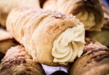 Cannoli di sfoglia alla crema di caffè 24082023 ricettasprint