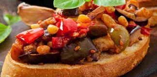 Caponata di melanzane come una volta, friggi tutto e in padella, dopo di che bruschetta due fette di pane e accomodati in tavola