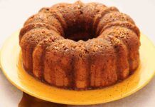 Ciambellone all’acqua e caffè lo preparo senza uova è talmente soffice che si scioglie in bocca