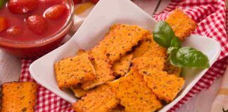 Crackers al pomodoro e origano lo snack pomeridiano per tutta la famiglia