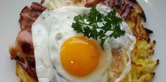 Frittelle di patate con bacon e uovo fritto 16082023 ricettasprint