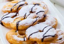 Frittelle di pesche, la versione estiva del dolcetto goloso alla frutta da provare subito