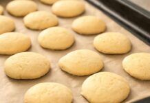 I miei biscotti al burro, uno tira l’altro e non riuscirete a smettere di mangiarli fino a che non sono finiti I miei biscotti al burro, uno tra l'altro e non riuscirete a smettere di mangiarli fino a che non sono finiti