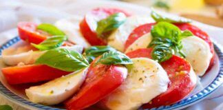 Insalata caprese, rinfrescati con la ricetta originale delle nonne