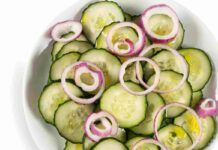 Insalata di cetrioli fresca e saziante, la cena ideale se vuoi cominciare a perdere qualche chilo insalata cetrioli