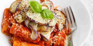 Maccheroni con melanzane la classica ricetta che non può mancare se organizzi un pranzo in famiglia