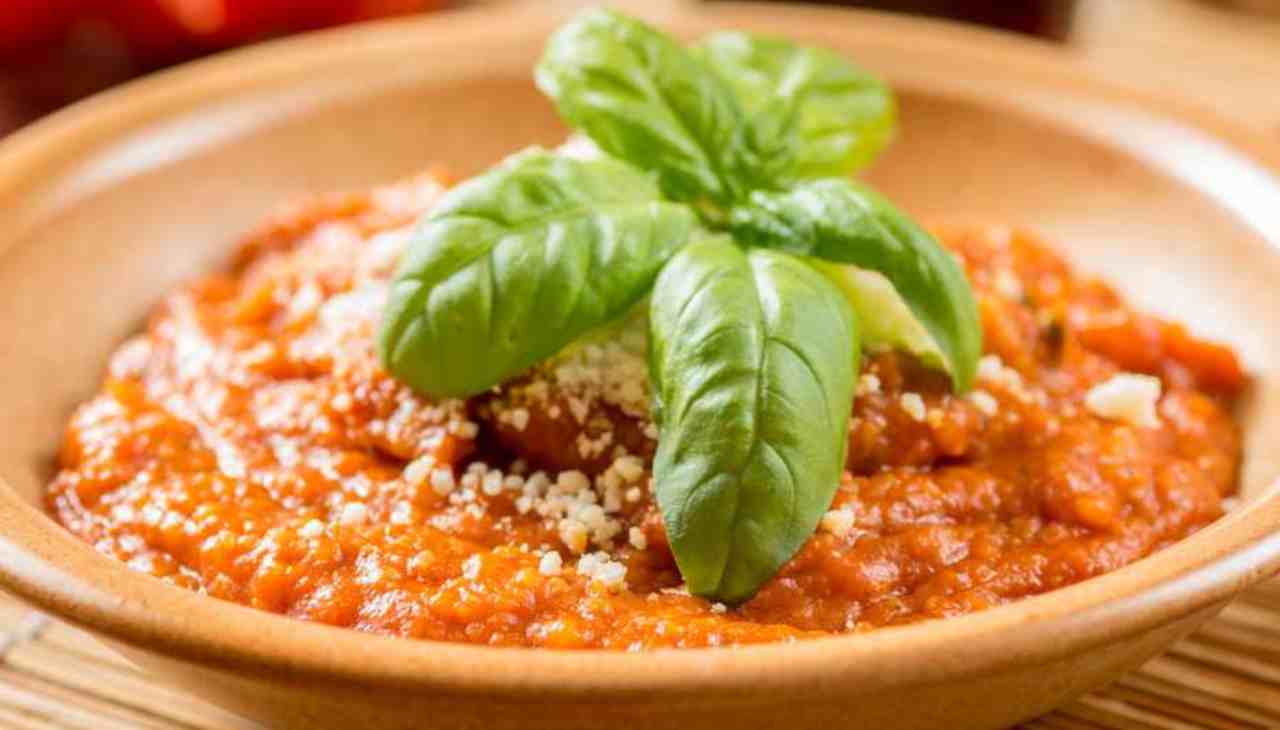 Pappa al pomodoro, la ricetta originale toscana, provala a pranzo, sarà il must delle portate  --- (Fonte immagine: https://www.ricettasprint.it/wp-content/uploads/2023/08/Pappa-pomodoro-toscana-07082023-ricettasprint.jpg)