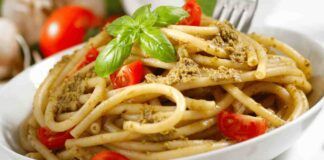 Pasta pesto e pomodorini, fresca e gustosa, la prepari in un attimo e la divori più velocemente