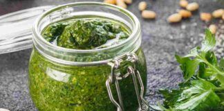 Pesto di prezzemolo, pronto in poche mosse, ideale anche come salsina per arrosti