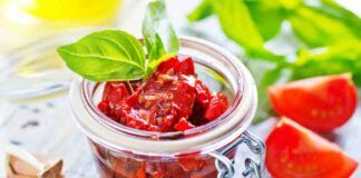 Pomodori secchi sott'olio tutti i consigli e i trucchi per prepararli alla perfezione