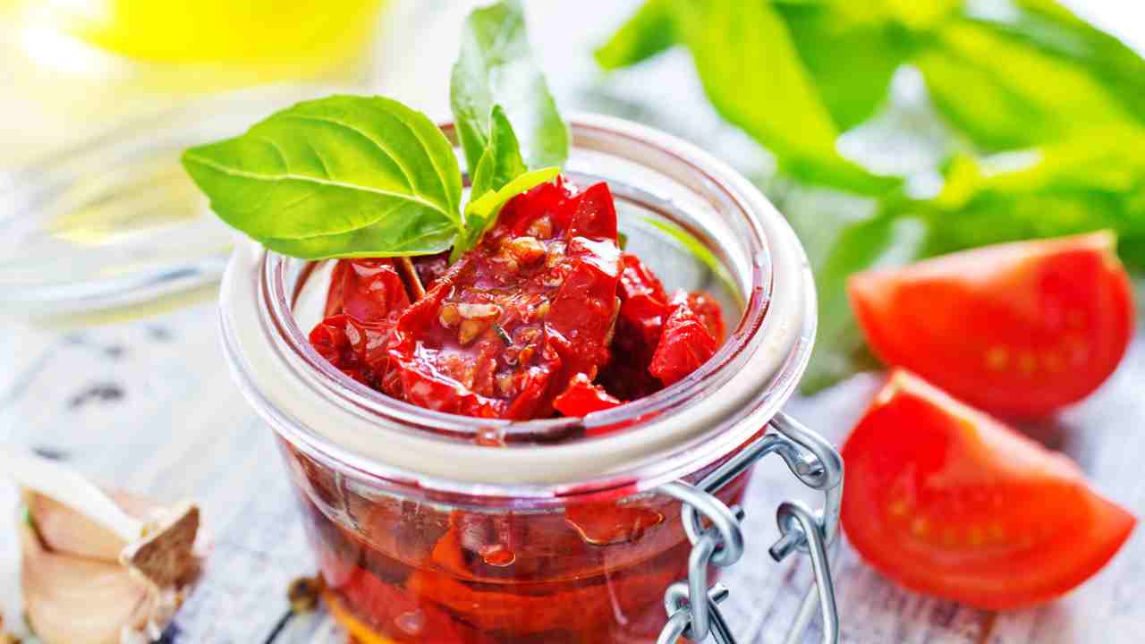 Pomodori secchi: ricetta, conservazione e come farli