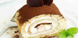 Rotolo tiramisù, altro che bicchieri e monoporzioni, sconvolgi tutti con una fetta da dove fuoriesce una crema al mascarpone cremosissima