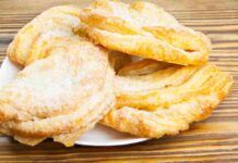 Sfogliatelle ripiene di marmellata la ricetta furba per una colazione coi fiocchi, le preparo in soli 5 minuti
