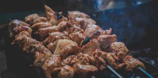 Come non fare attaccare la carne alla piastra durante la cottura