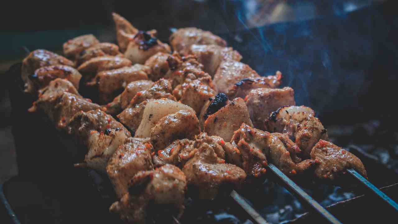 Come non fare attaccare la carne alla piastra durante la cottura