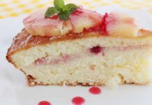 Torta all'ananas e confettura di fragole un mix esplosivo di sapori e aromi, perfetta dopo i pasti