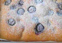 Torta all’uva fragola, tutta la dolcezza di un frutto racchiuso in un morbido impasto dolcissimo Torta all'uva fragola, tutta la dolcezza di un frutto racchiuso in un morbido impasto dolcissimo