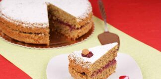 Torta di grano saraceno ripieno di confettura un dessert rustico che ti farà iniziare la giornata con il piede giusto