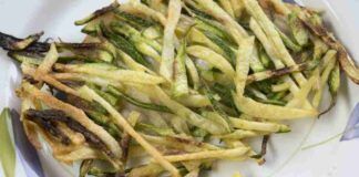 Zucchine julienne fritte dorate, non le servire come contorno, provale come antipasto, farai un figurone