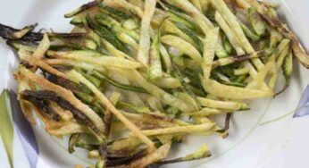 Zucchine julienne fritte dorate, non le servire come contorno, provale come antipasto, farai un figurone