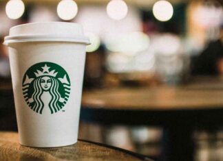 Starbucks abbandona i bicchieri di carta per l'ecosostenibilità