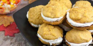 Biscotti alla zucca aggiungi la crema al latte e voilà appagherai la voglia di dolce dopo cena