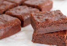 Brownies al cioccolato fondente: altro che merendine, queste sono più salutari per i piccoli di casa, le prepari con l’olio Brownies al cioccolato fondente altro che merendine, queste sono più salutari per i piccoli di casa, le prepari con l'olio
