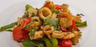 Calamari e gamberi con verdure ecco come preparali in pochi minuti, sorprenderai tutti, un piatto a prova di chef