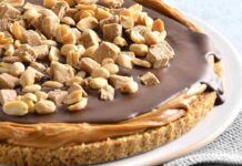 Cheesecake di arachidi, dalla base alla copertura è un tripudio di golosità! Cheesecake di arachidi 16092023 ricettasprint