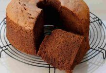 Chiffon cake altissima al cioccolato, la vera ricetta del fornaio, buona a merenda, deliziosa come dessert Chiffon cake altissima al cioccolato, la vera ricetta del fornaio, buona a merenda, deliziosa come dessert