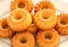 Ciambelline con gocce di cioccolato soffici, veloci e senza lievitazione perfette per un dolce risveglio