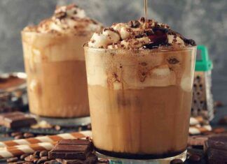 Crema chantilly al caffè lasciati conquistare da tanta bontà, io la mangio così oppure ci farciscono i dolci, ogni volta è sempre un successo