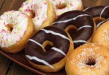 Donuts al forno la ricetta base che ti permetterà di personalizzarli come vuoi, mai mettere limiti alla propria fantasia