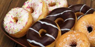 Donuts al forno la ricetta base che ti permetterà di personalizzarli come vuoi, mai mettere limiti alla propria fantasia